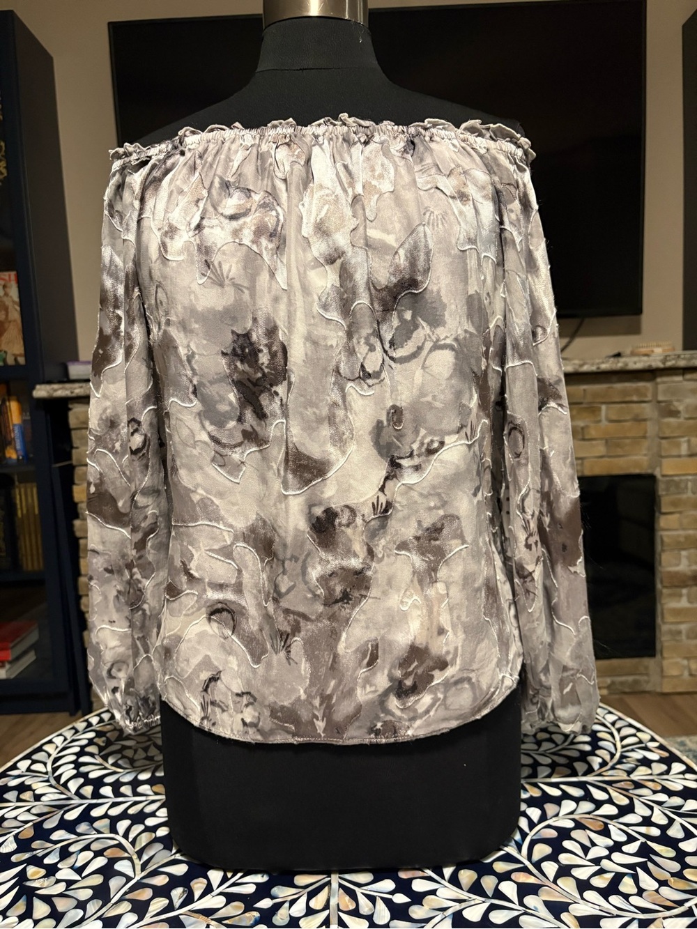 White House Black Market Gray Off-Shoulder Abstract Print Blouse